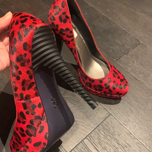 Rachel Roy: Chic platform pumps - Picture 3 of 4